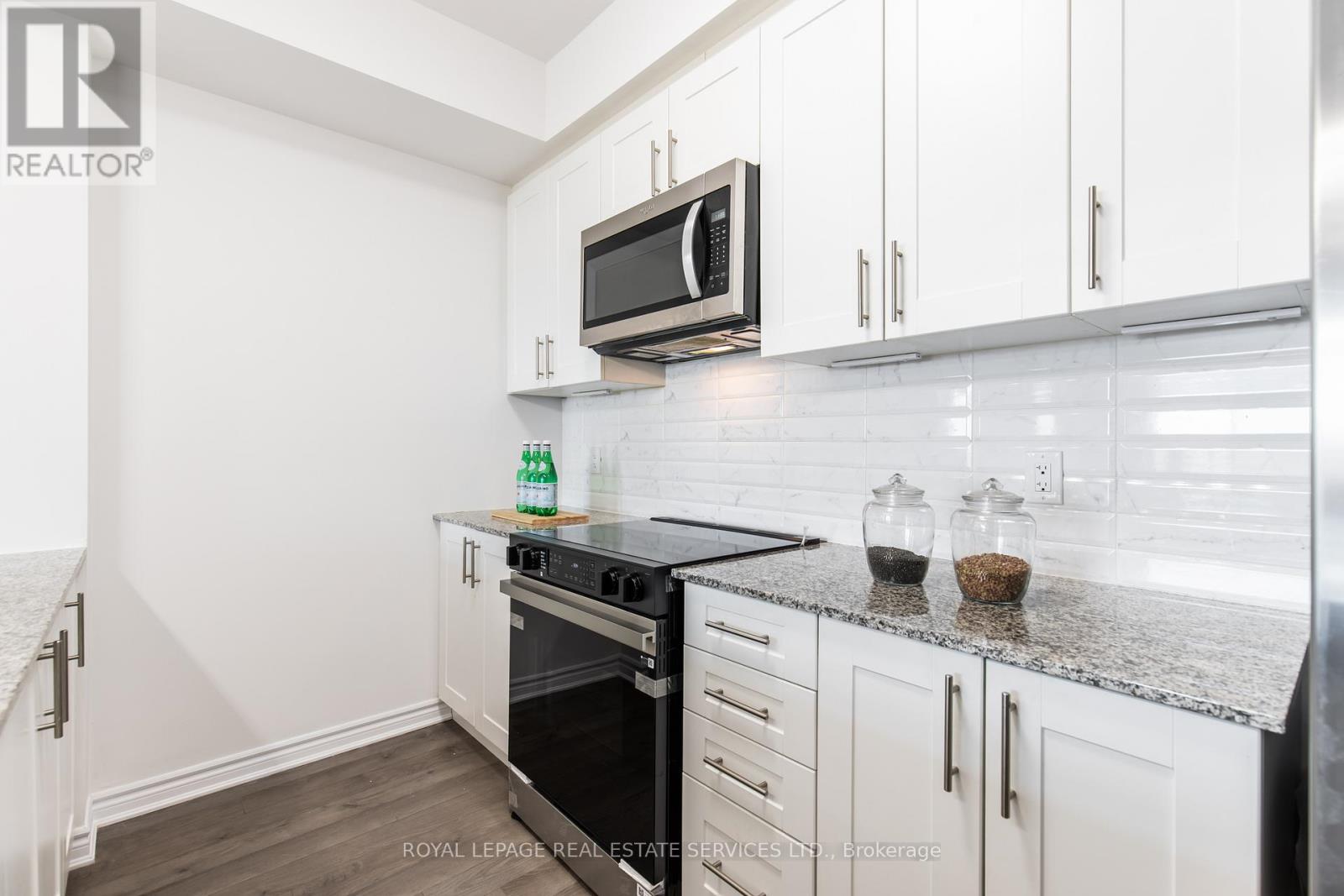 422 - 150 Oak Park Boulevard, Oakville, Ontario  L6H 3P2 - Photo 10 - W12142717