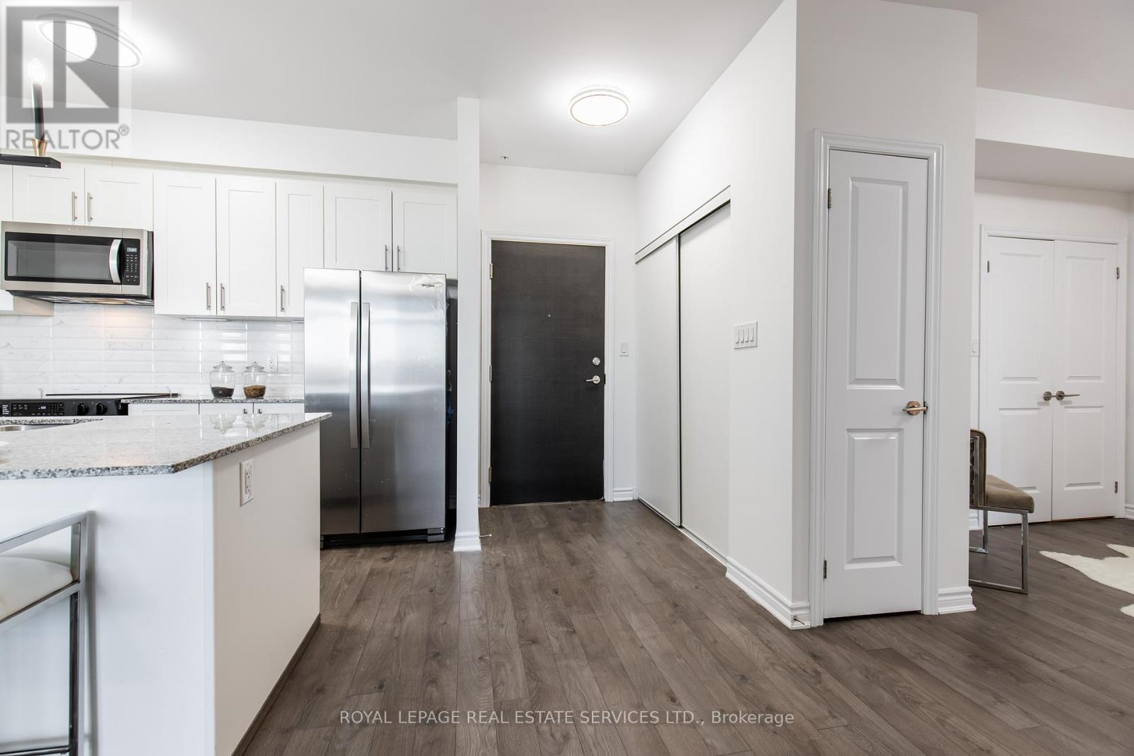 422 - 150 Oak Park Boulevard, Oakville, Ontario  L6H 3P2 - Photo 6 - W12142717