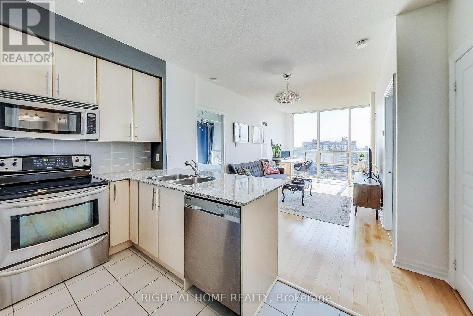 1506 - 3515 Kariya Drive, Mississauga (Fairview), Ontario  L5B 0C1 - Photo 12 - W12142734