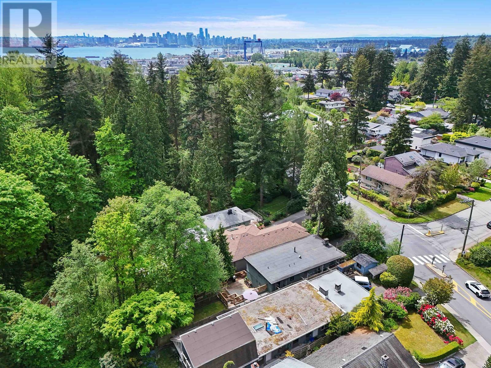 1964 Fell Avenue, North Vancouver, British Columbia  V7P 2K6 - Photo 34 - R3001497