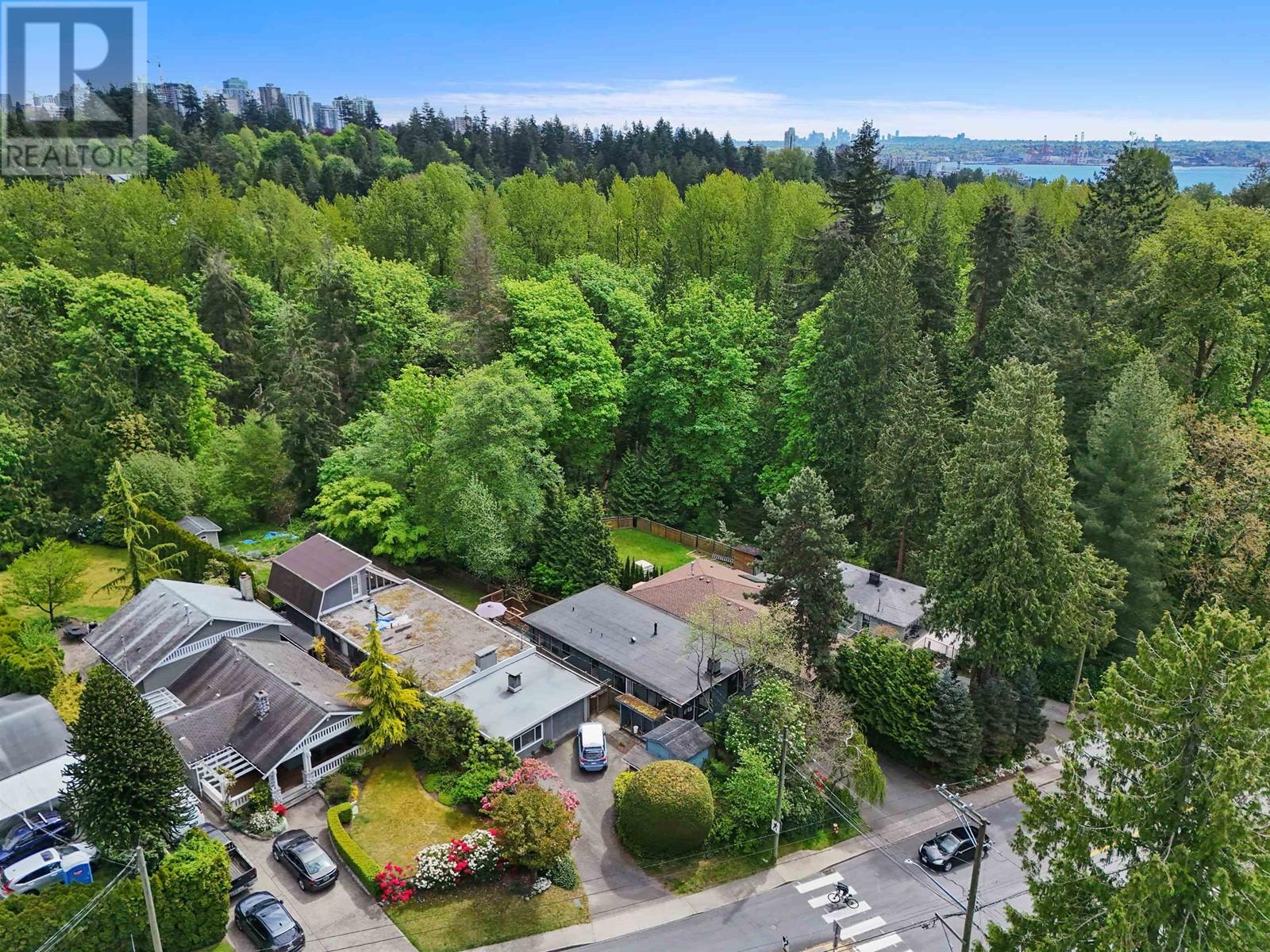 1964 Fell Avenue, North Vancouver, British Columbia  V7P 2K6 - Photo 33 - R3001497