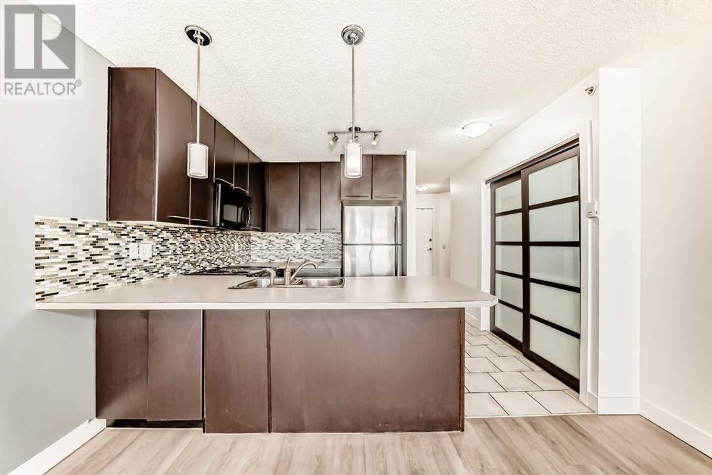 Property at 446, 35 Richard Court SW image 2
