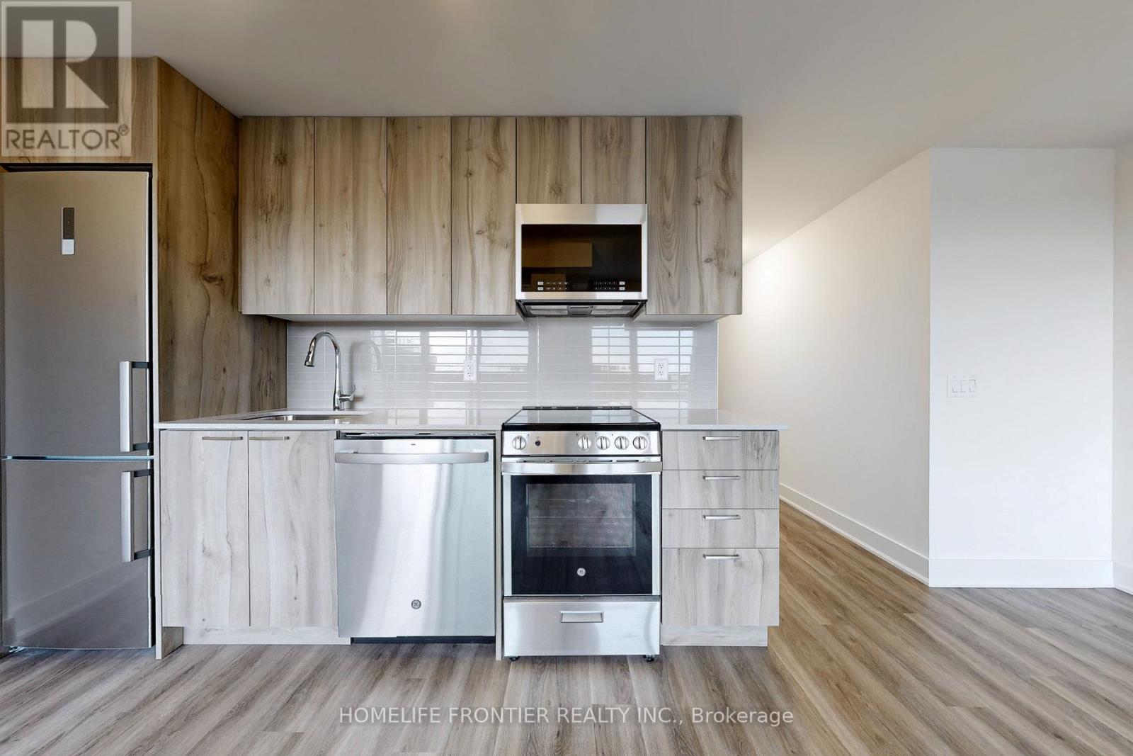 220 - 185 Deerfield Road, Newmarket, Ontario  L2Y 0G7 - Photo 6 - N12142781