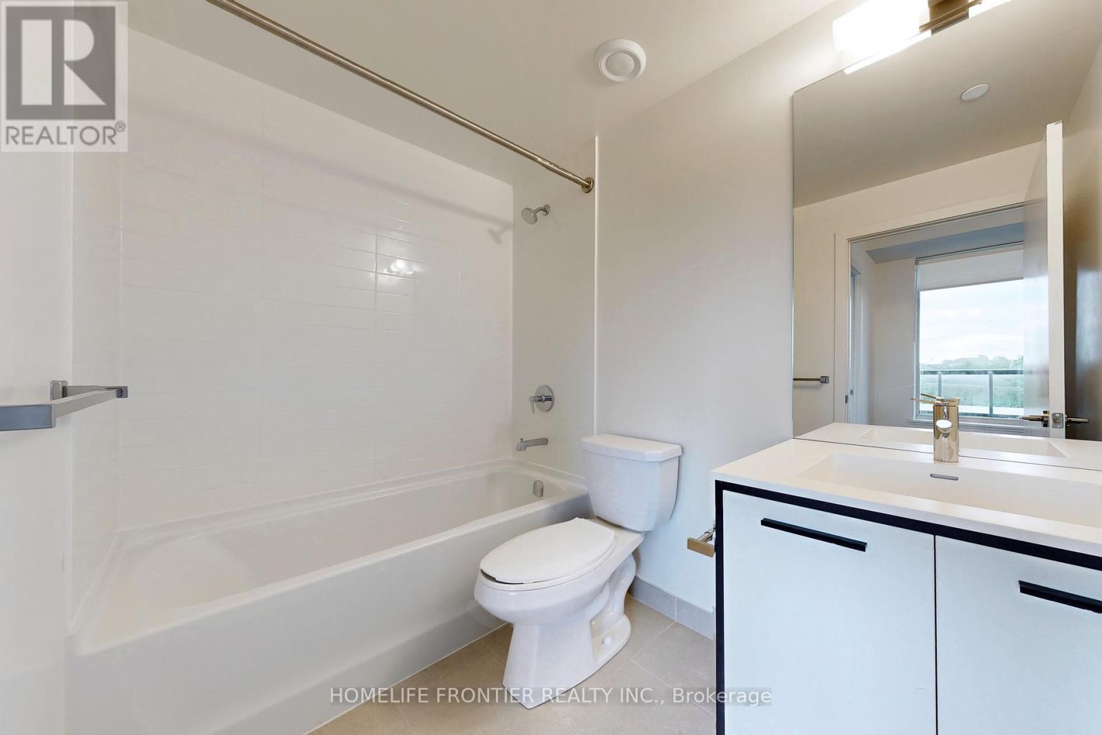 220 - 185 Deerfield Road, Newmarket, Ontario  L2Y 0G7 - Photo 9 - N12142781