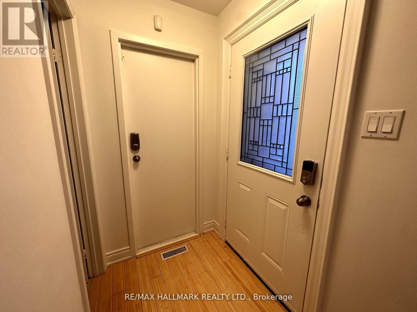 76 Lund Street, Richmond Hill, Ontario  L4C 5V9 - Photo 2 - N12142808