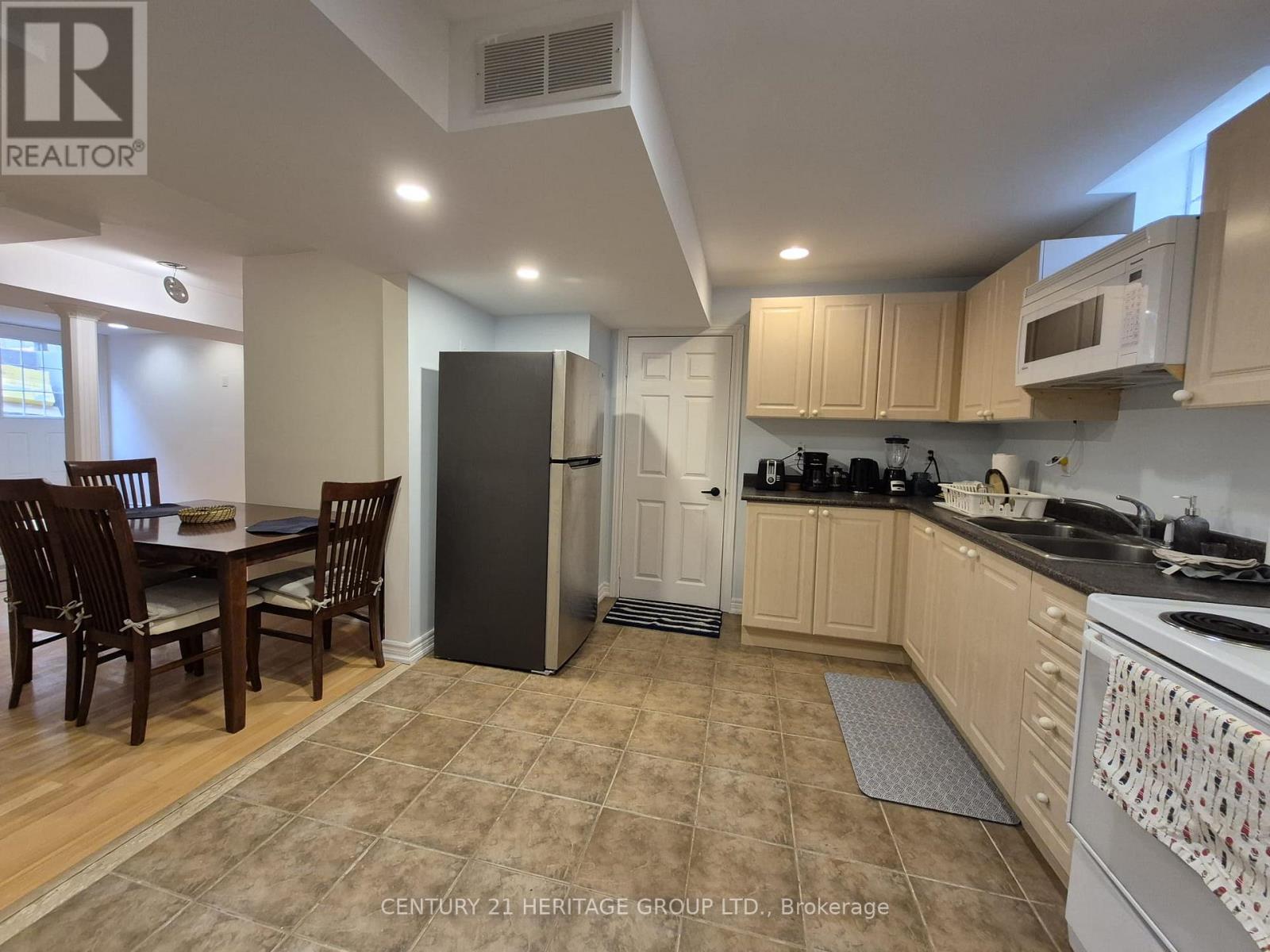 Bsmt - 300 Rhodes Circle, Newmarket, Ontario  L3X 1V4 - Photo 4 - N12142823