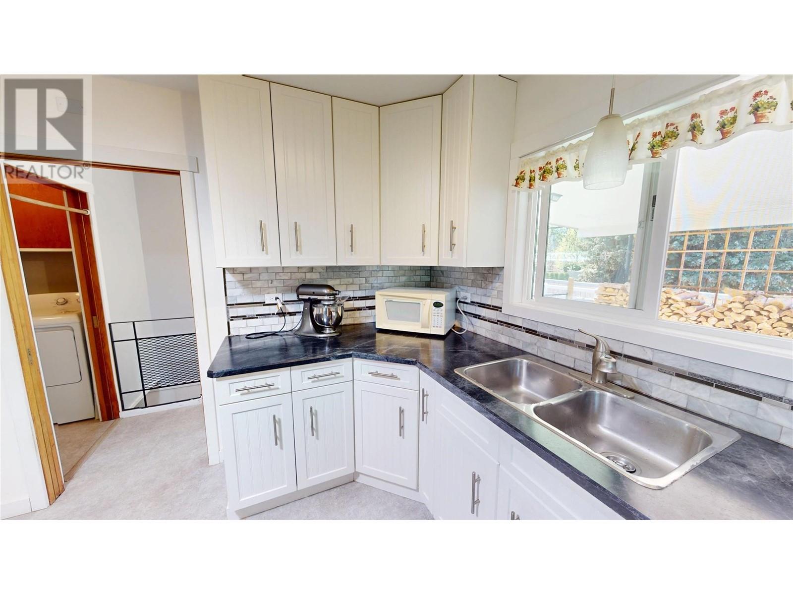 2417 Ash Street, Creston, British Columbia  V0B 1G5 - Photo 18 - 10346249