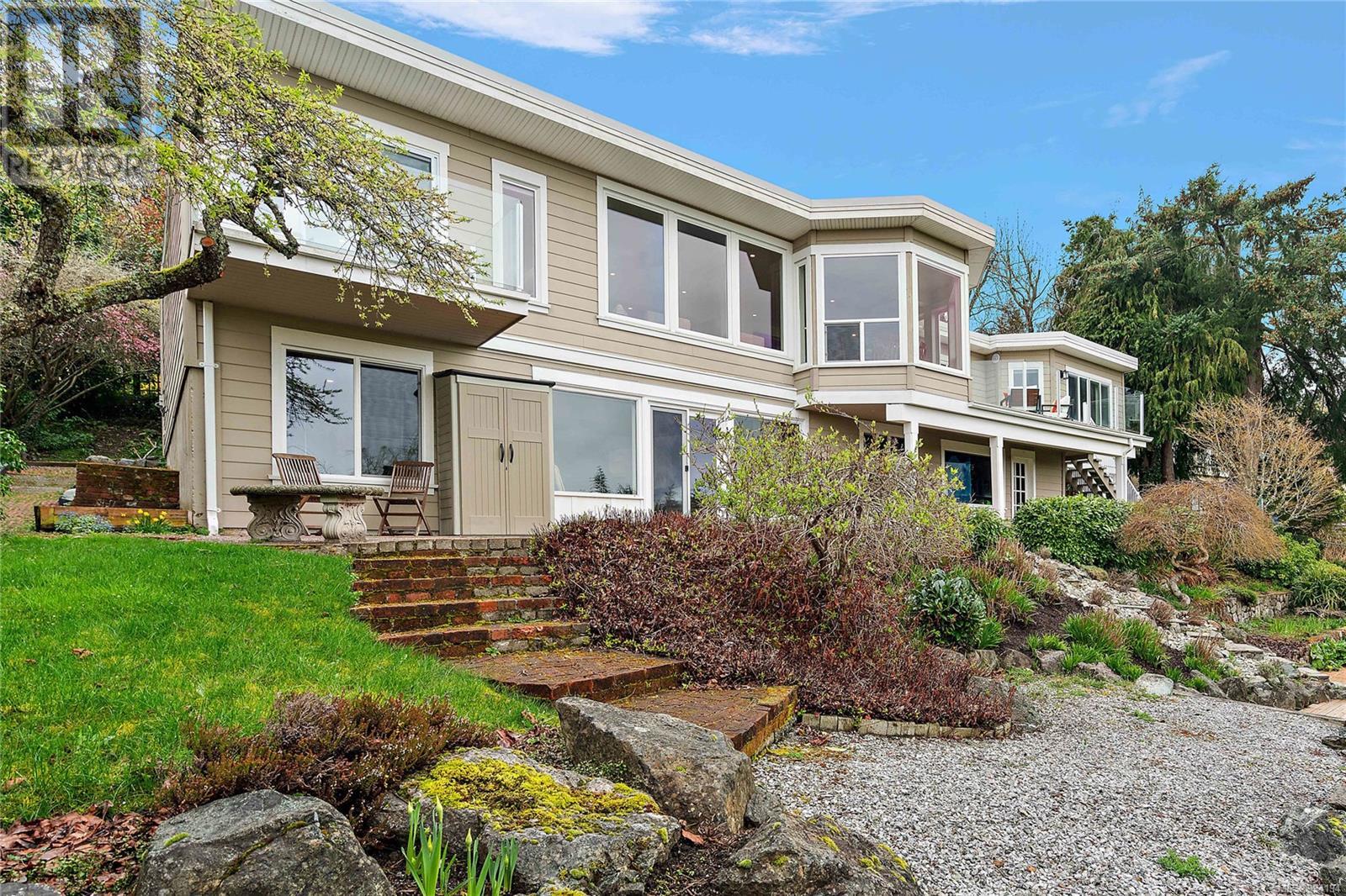 Property at 5055 Lochside Dr image 2
