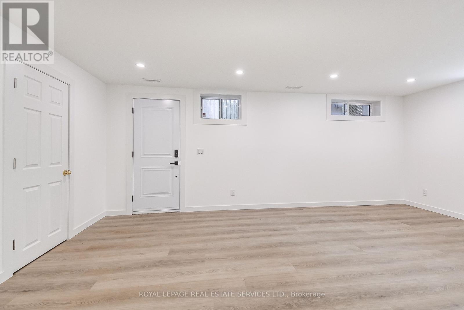 Lower - 1063 Lorne Park Road, Mississauga, Ontario  L5H 2Z9 - Photo 3 - W12142758
