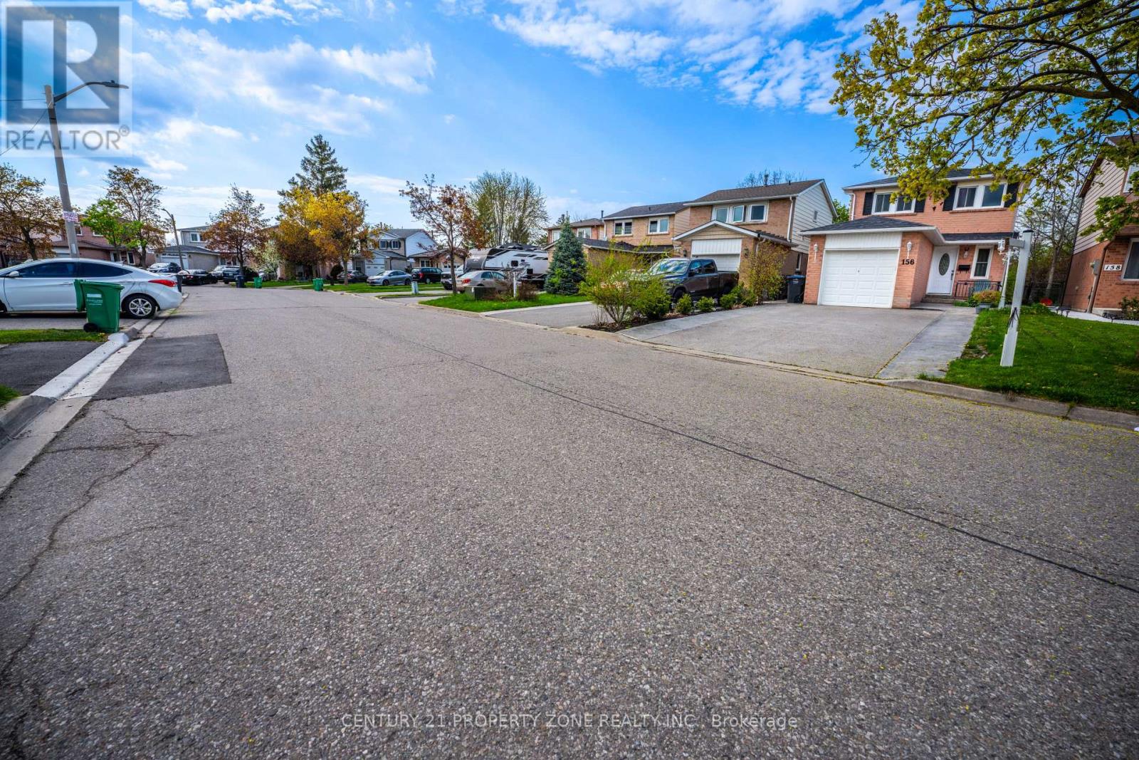 156 Martindale Crescent, Brampton, Ontario  L6X 2V2 - Photo 5 - W12142818
