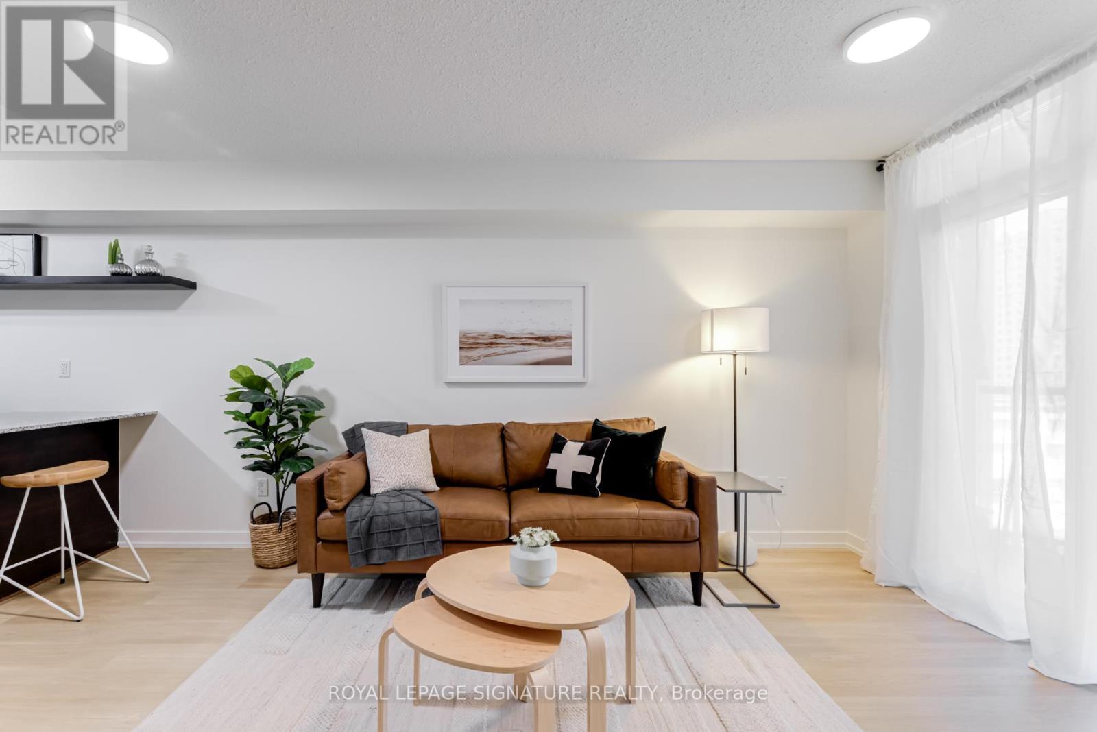Property at 726 - 816 LANSDOWNE AVENUE image 4