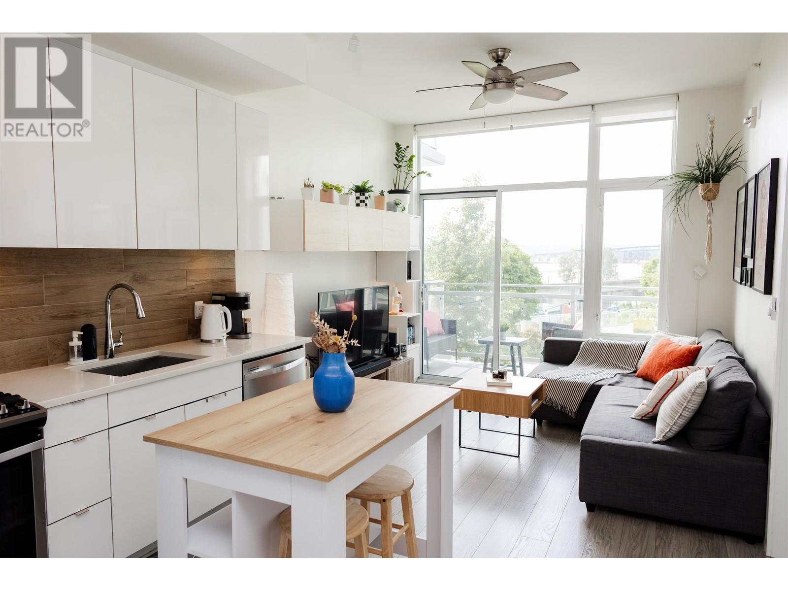 208 200 Nelson's Crescent, New Westminster, British Columbia  V3L 0H4 - Photo 3 - R3001518