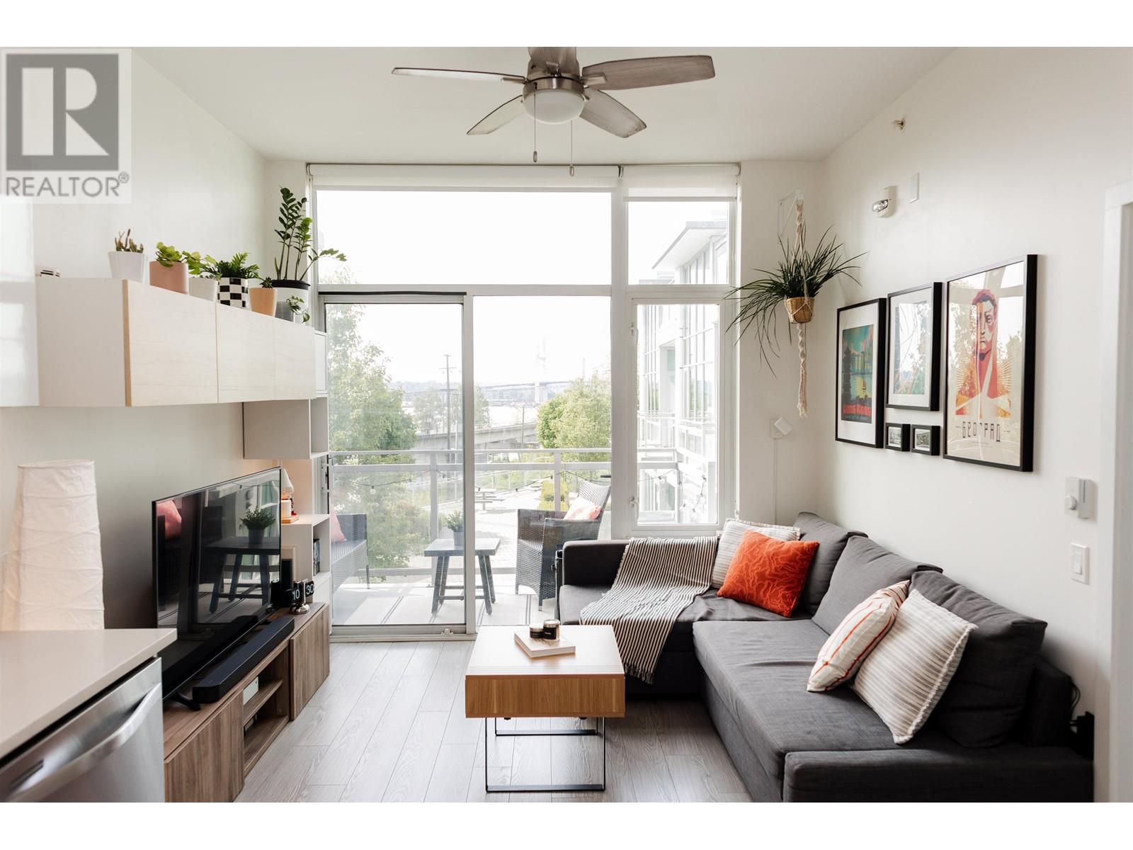 208 200 Nelson's Crescent, New Westminster, British Columbia  V3L 0H4 - Photo 2 - R3001518