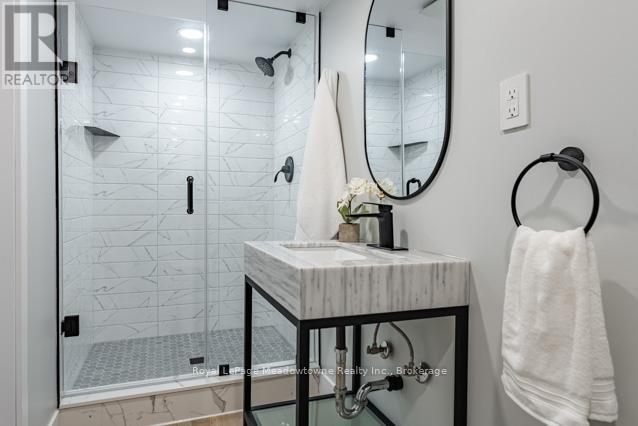 142 Mackay Crescent, Waterloo, Ontario  N2J 3K3 - Photo 35 - X12142889