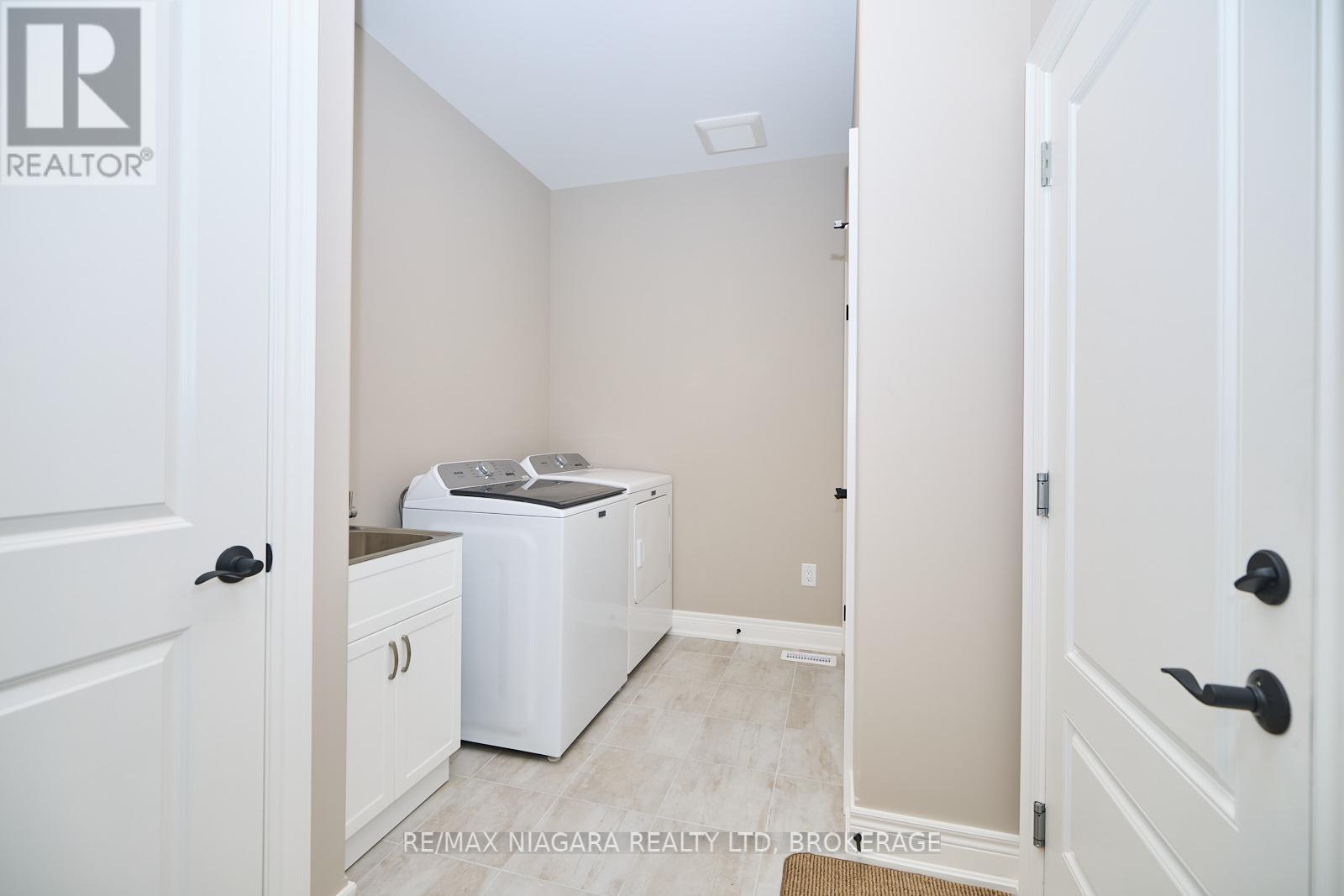 28 Harvest Drive, Niagara-On-The-Lake, Ontario  L0S 1J0 - Photo 12 - X12031197