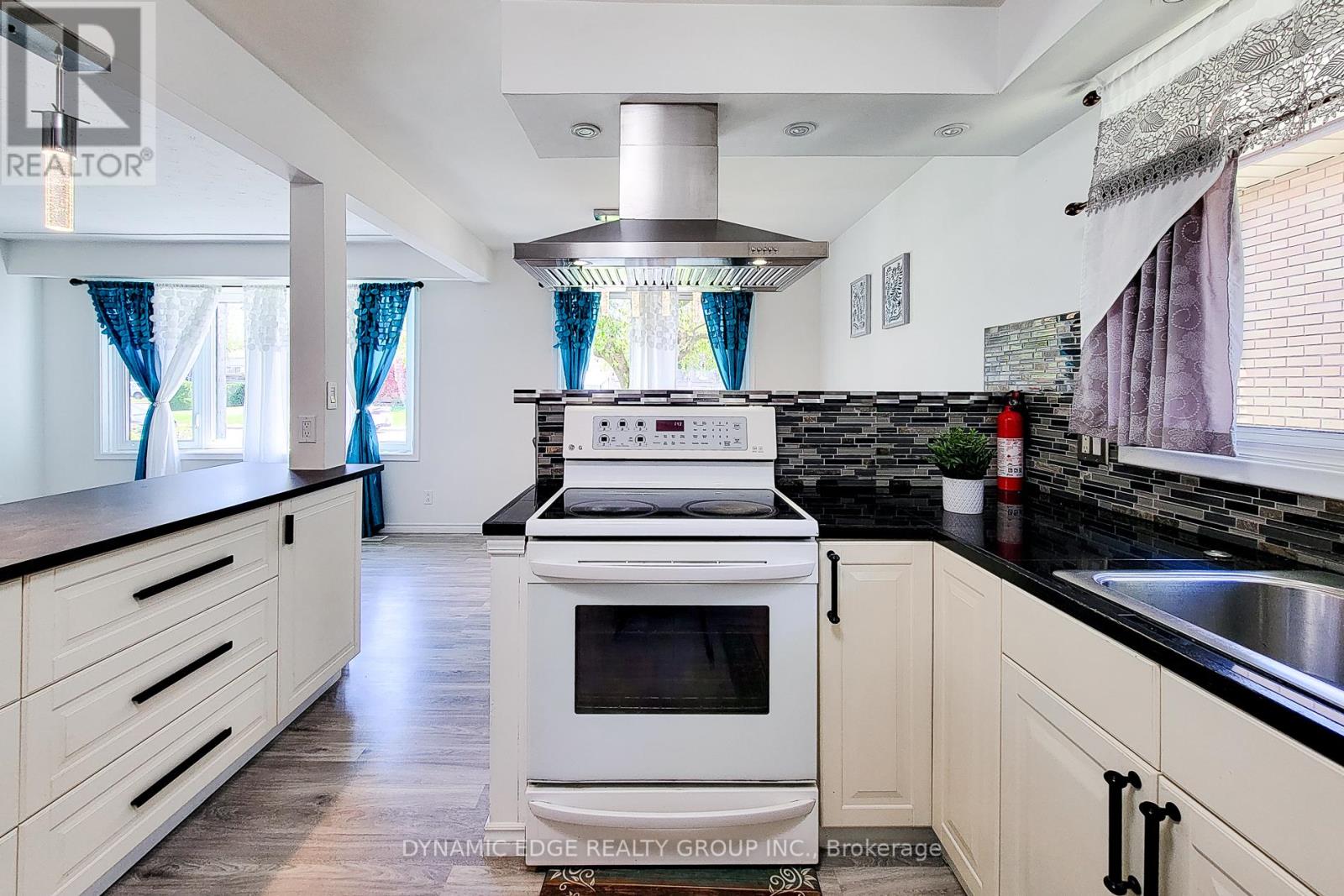 100 Mountain Avenue N, Hamilton (Stoney Creek), Ontario  L8G 3P7 - Photo 13 - X12142763