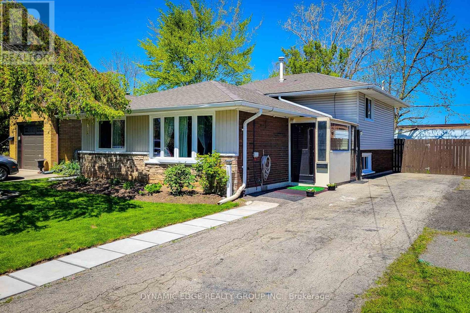 100 Mountain Avenue N, Hamilton (Stoney Creek), Ontario  L8G 3P7 - Photo 2 - X12142763