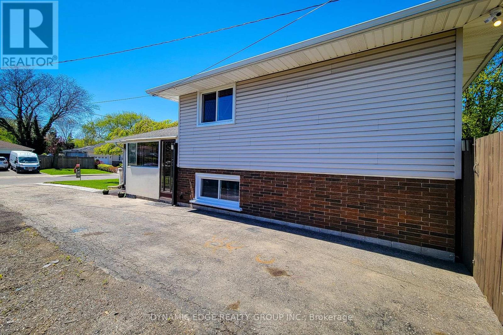 100 Mountain Avenue N, Hamilton (Stoney Creek), Ontario  L8G 3P7 - Photo 3 - X12142763