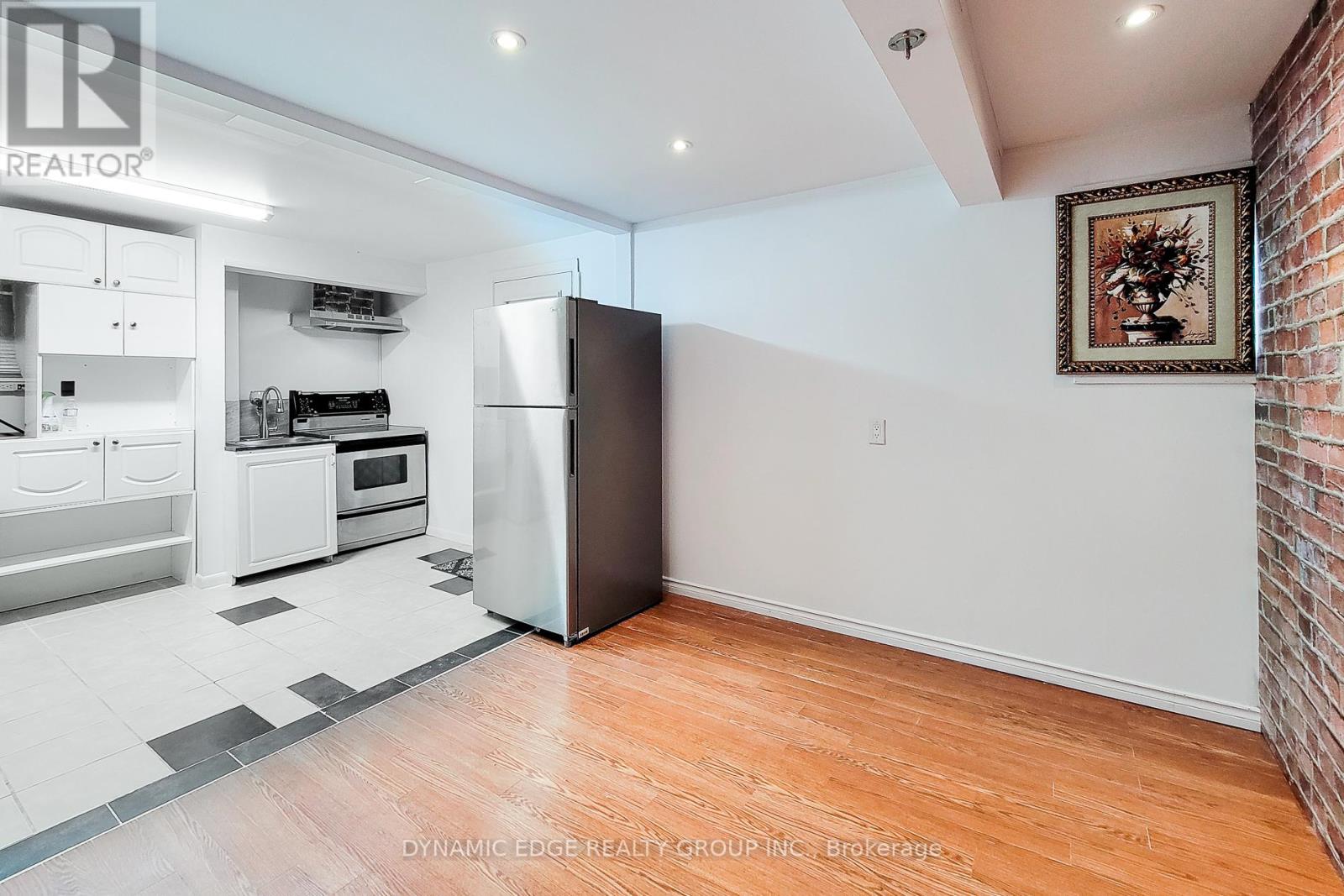 100 Mountain Avenue N, Hamilton (Stoney Creek), Ontario  L8G 3P7 - Photo 35 - X12142763