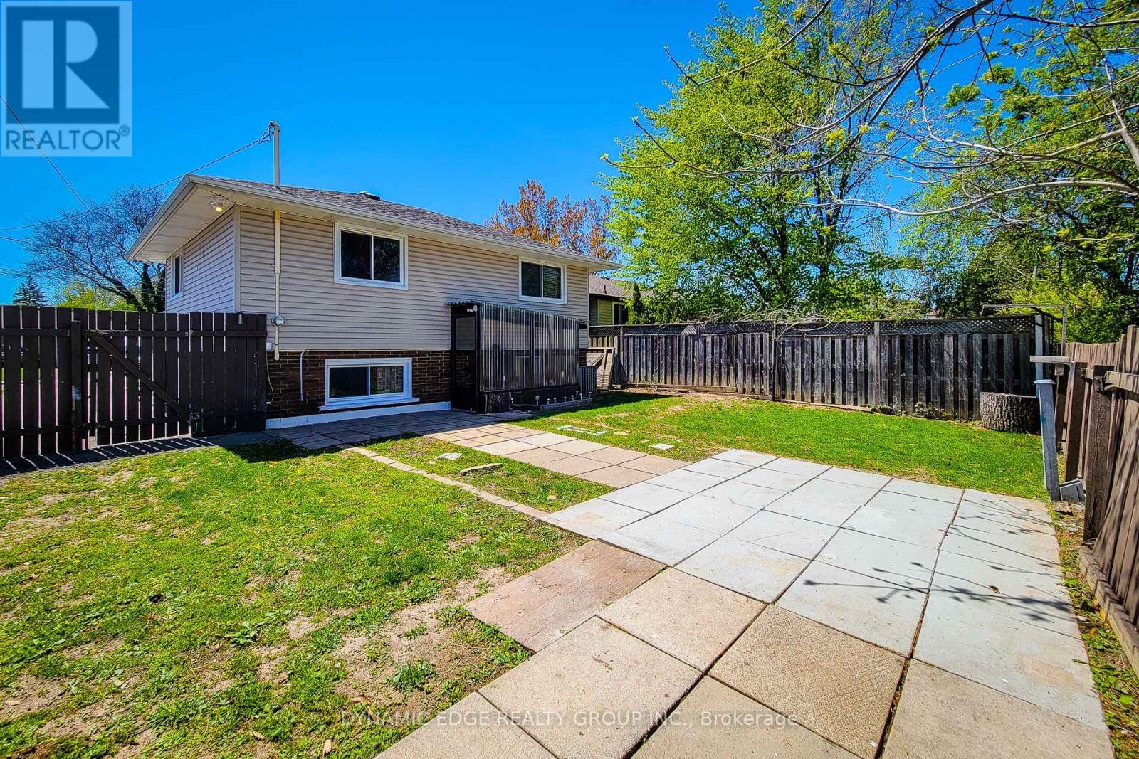 100 Mountain Avenue N, Hamilton (Stoney Creek), Ontario  L8G 3P7 - Photo 4 - X12142763