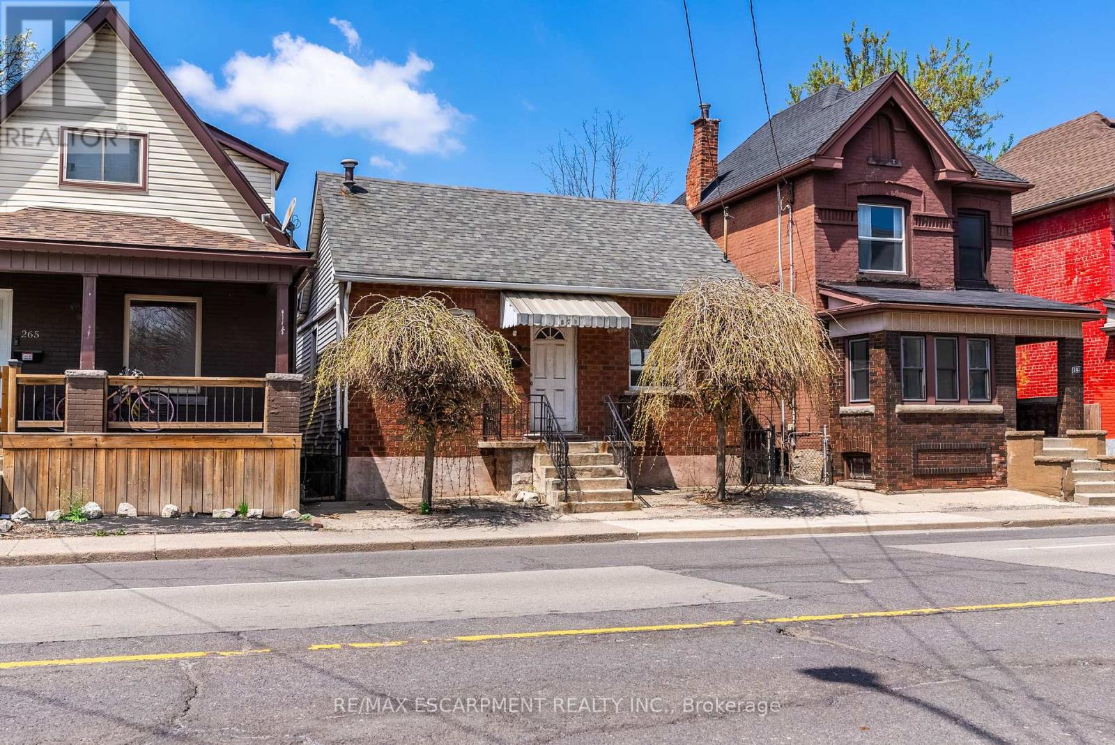Property at 279 WENTWORTH STREET N image 3