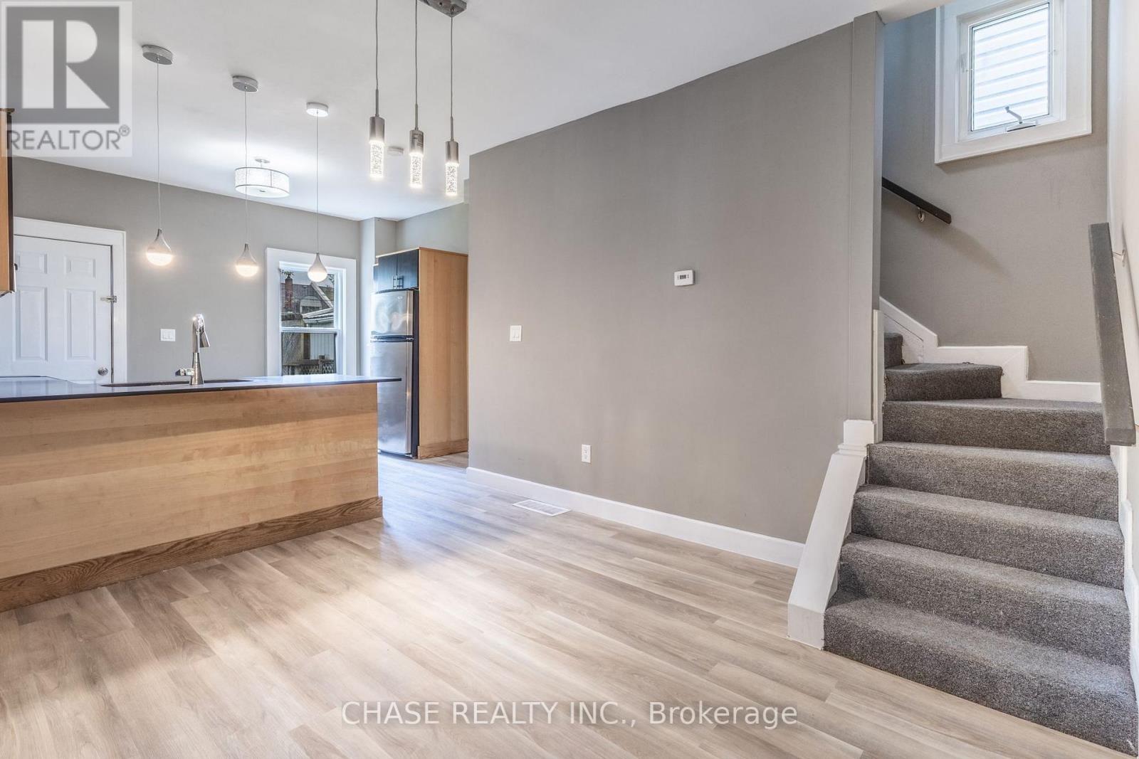 86 Smith Avenue, Hamilton, Ontario  L8L 5P1 - Photo 8 - X12142813