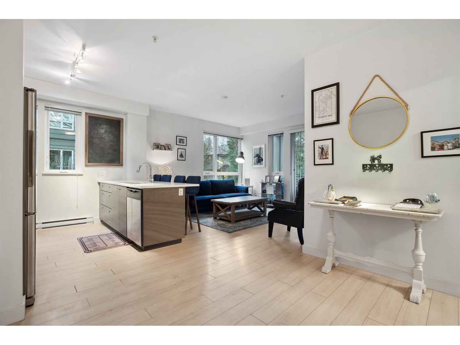 212 13925 FRASER HIGHWAY, surrey, British Columbia