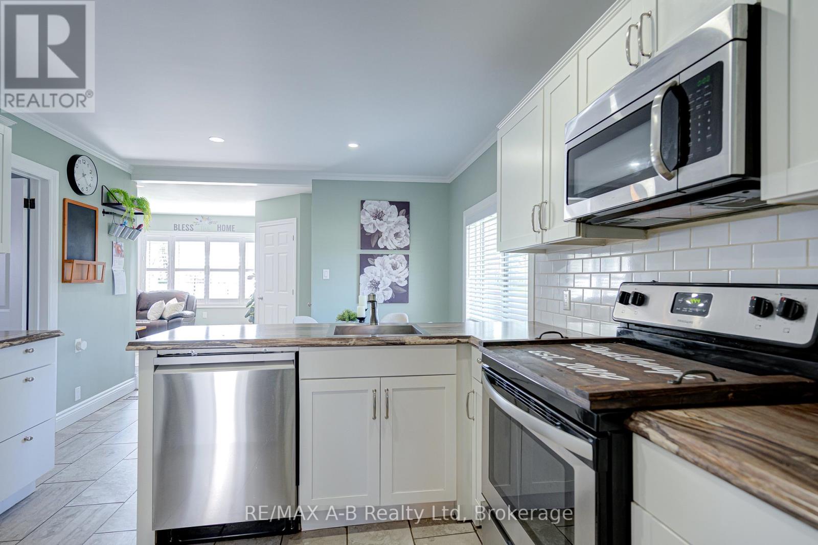 3963 Road 111, Perth East, Ontario  N5A 6S5 - Photo 17 - X12142897