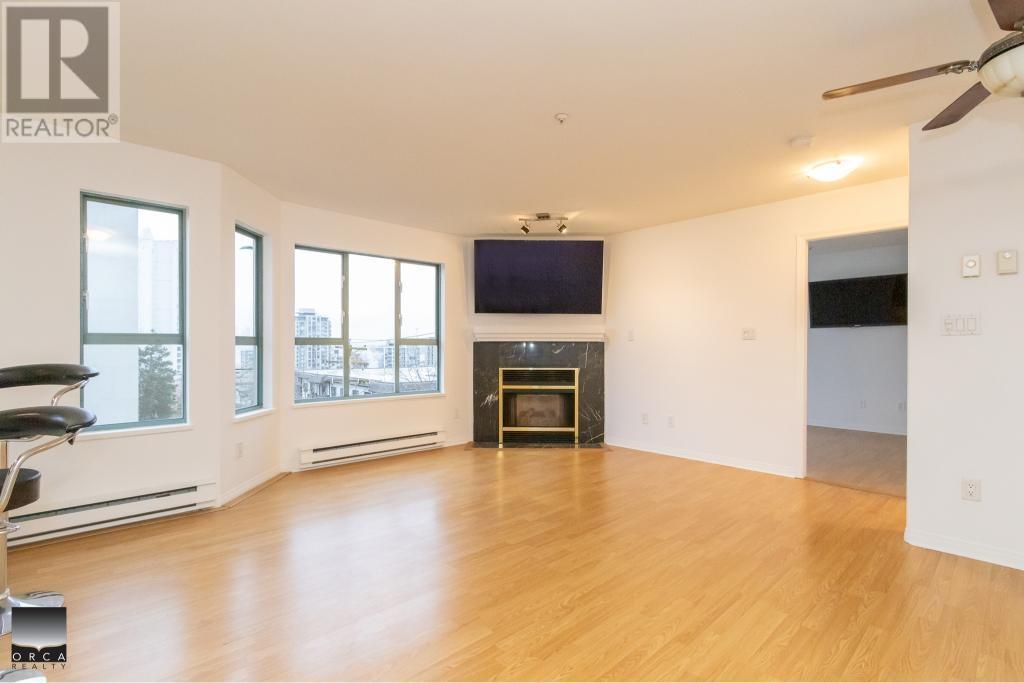 303 111 W 5th Street, North Vancouver, British Columbia  V7M 1J6 - Photo 2 - R3001629