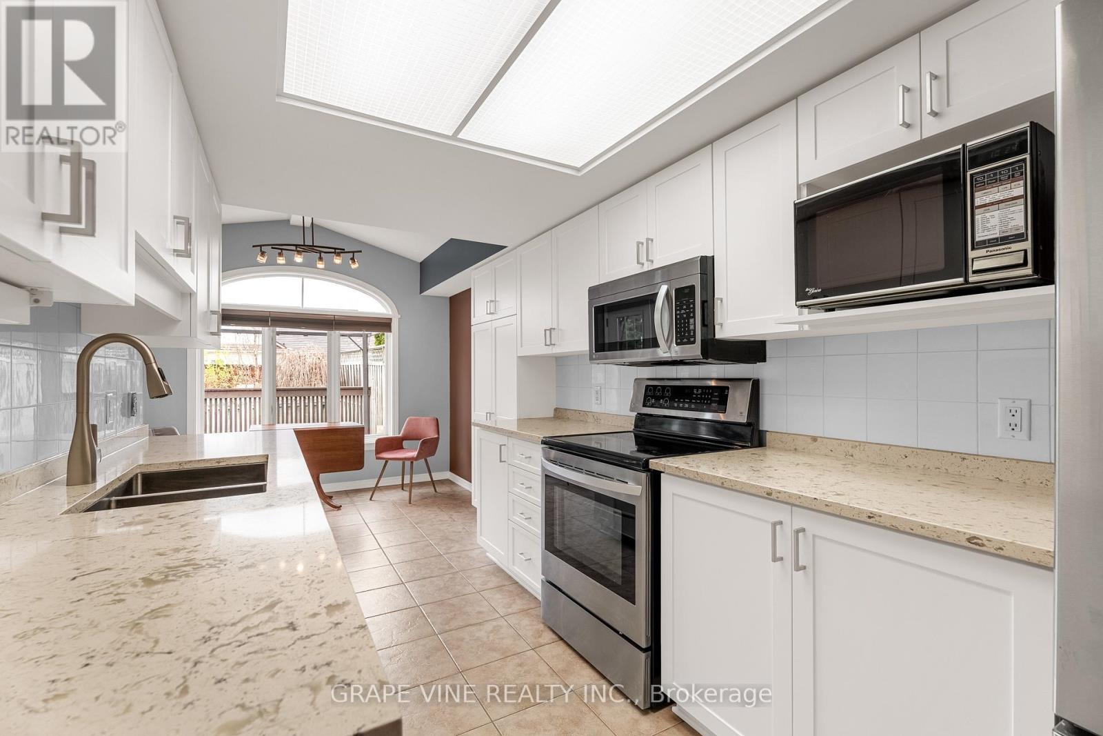 4316 Owl Valley Drive, Ottawa, Ontario  K1V 1L3 - Photo 13 - X12142925