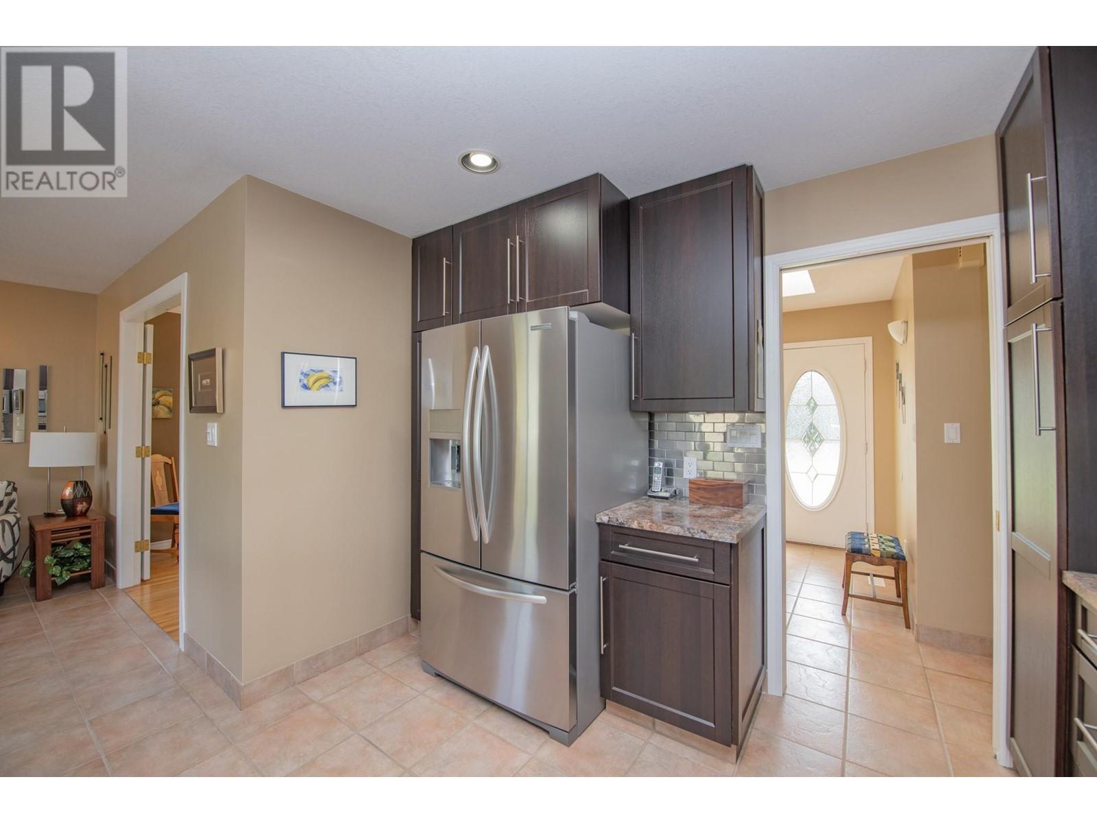 2279 Catt Avenue, Lumby, British Columbia  V0E 2G0 - Photo 8 - 10347304