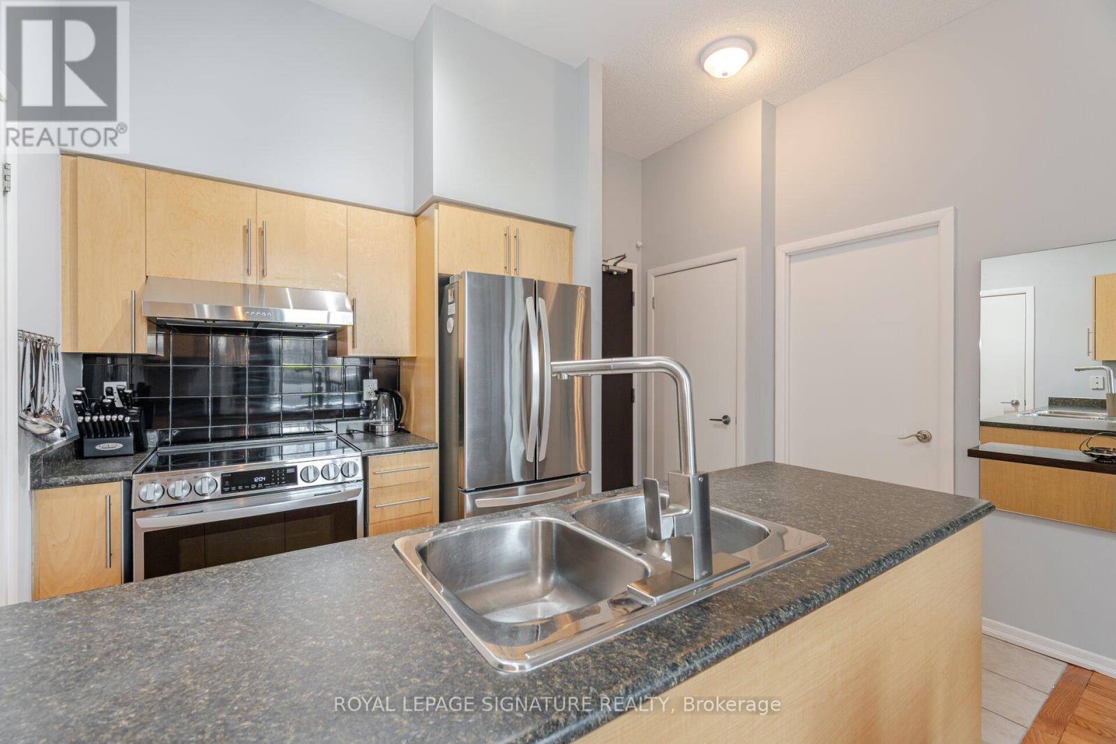 122 - 231 Fort York Boulevard, Toronto, Ontario  M5V 1B2 - Photo 3 - C12142932