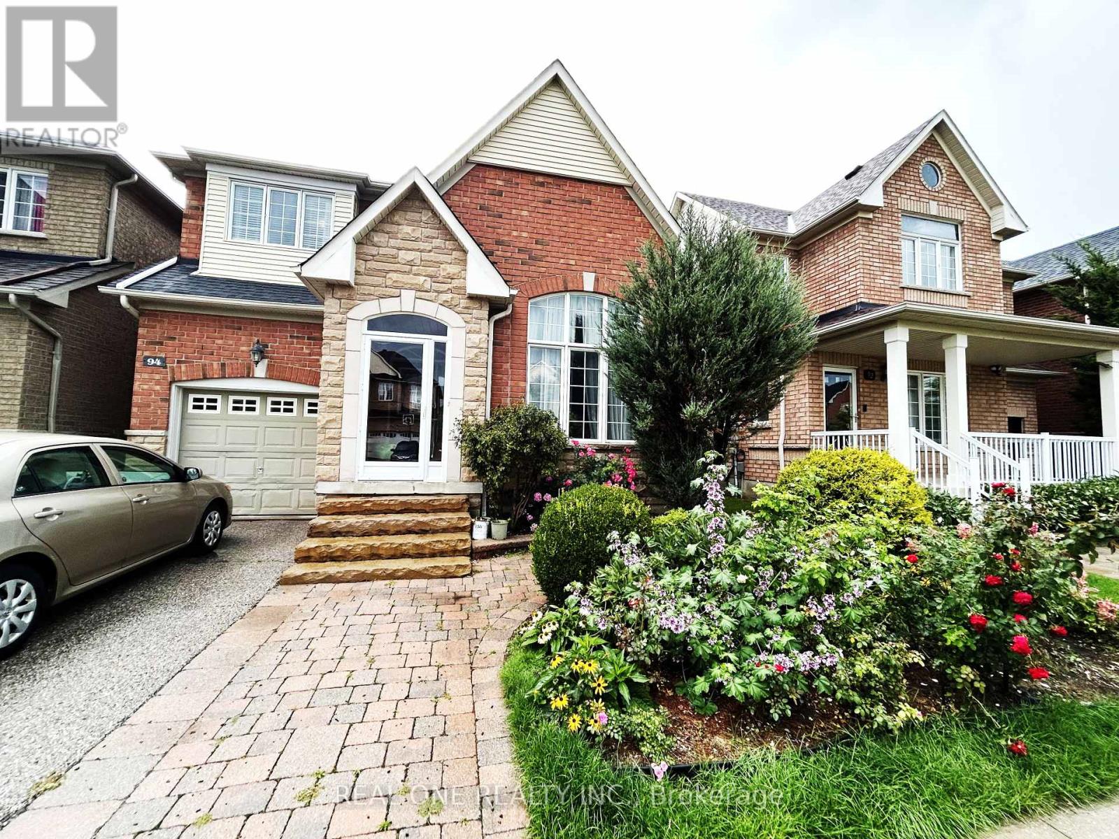 94 BARNWOOD DRIVE, Richmond Hill, Ontario