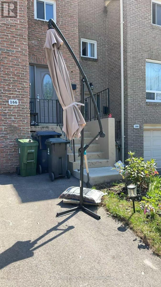 166 Rusty Crestway, Toronto (Don Valley Village), Ontario  M2J 2Y6 - Photo 2 - C12140548