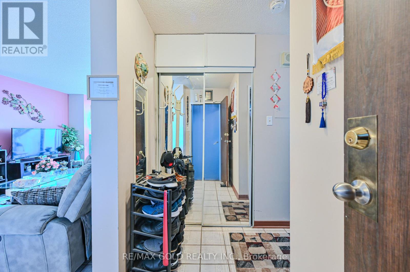 1807 - 4 Kings Cross Road, Brampton (Queen Street Corridor), Ontario  L6T 3X8 - Photo 10 - W12142470