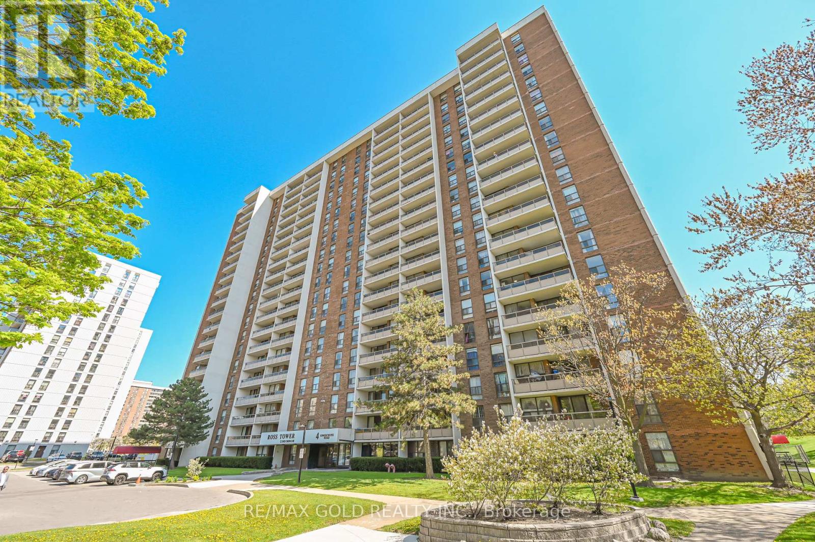 1807 - 4 Kings Cross Road, Brampton (Queen Street Corridor), Ontario  L6T 3X8 - Photo 2 - W12142470