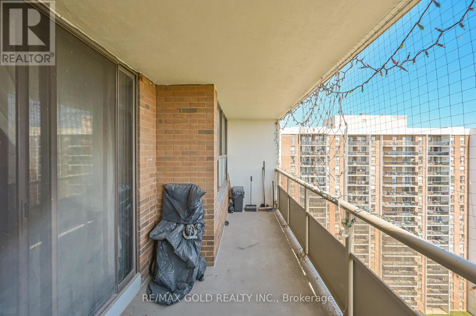 1807 - 4 Kings Cross Road, Brampton (Queen Street Corridor), Ontario  L6T 3X8 - Photo 21 - W12142470