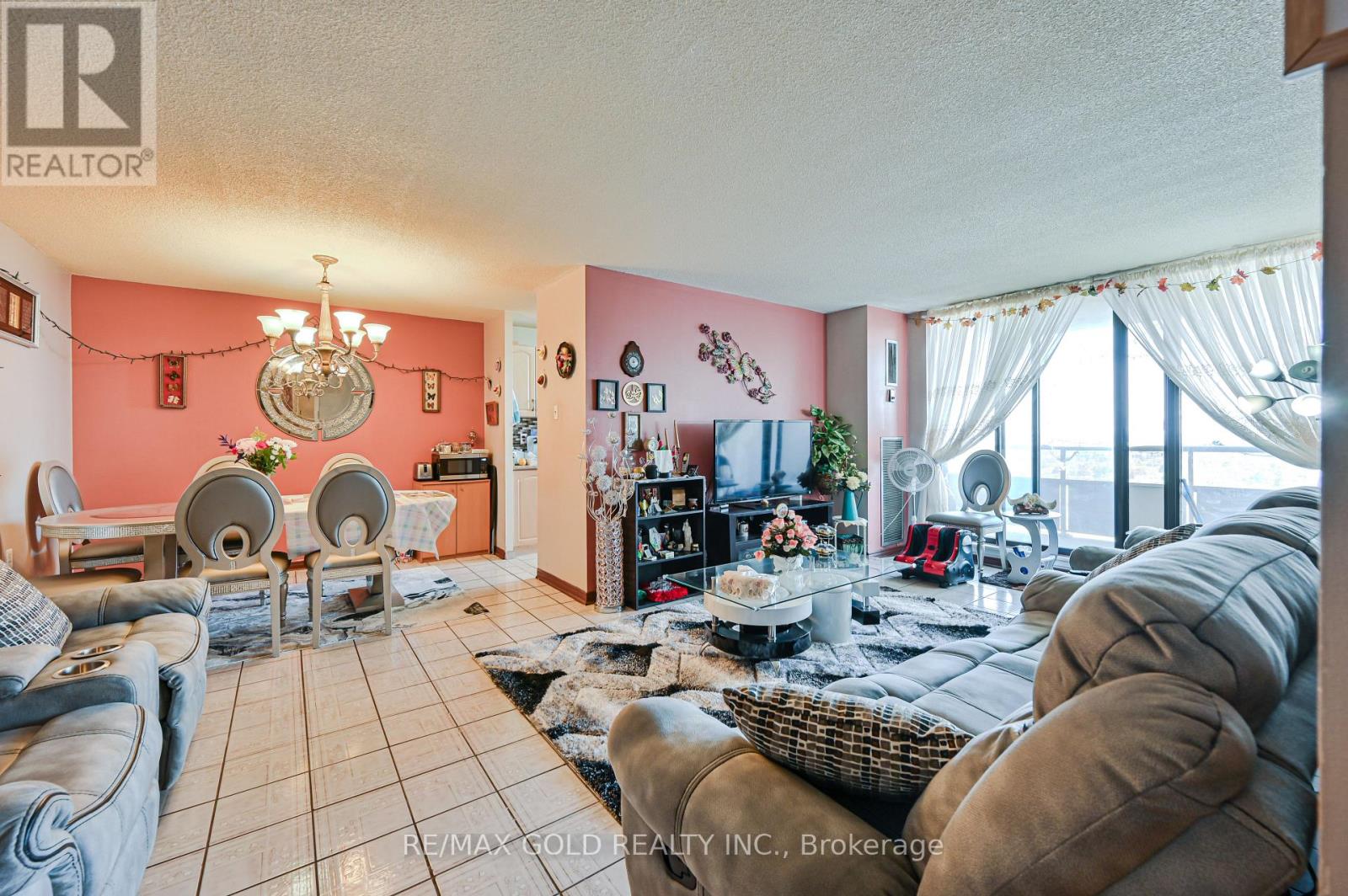 1807 - 4 Kings Cross Road, Brampton (Queen Street Corridor), Ontario  L6T 3X8 - Photo 11 - W12142470