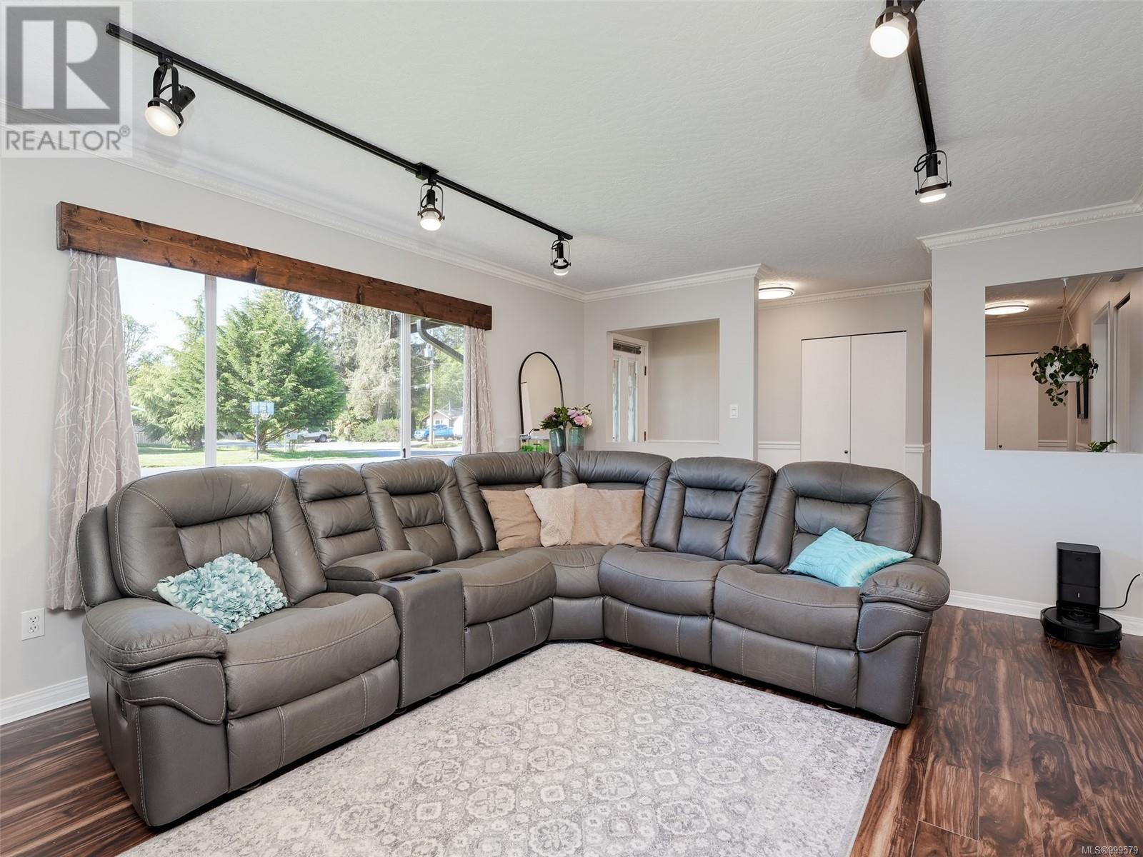 Property at 7042 Brooks Pl image 3