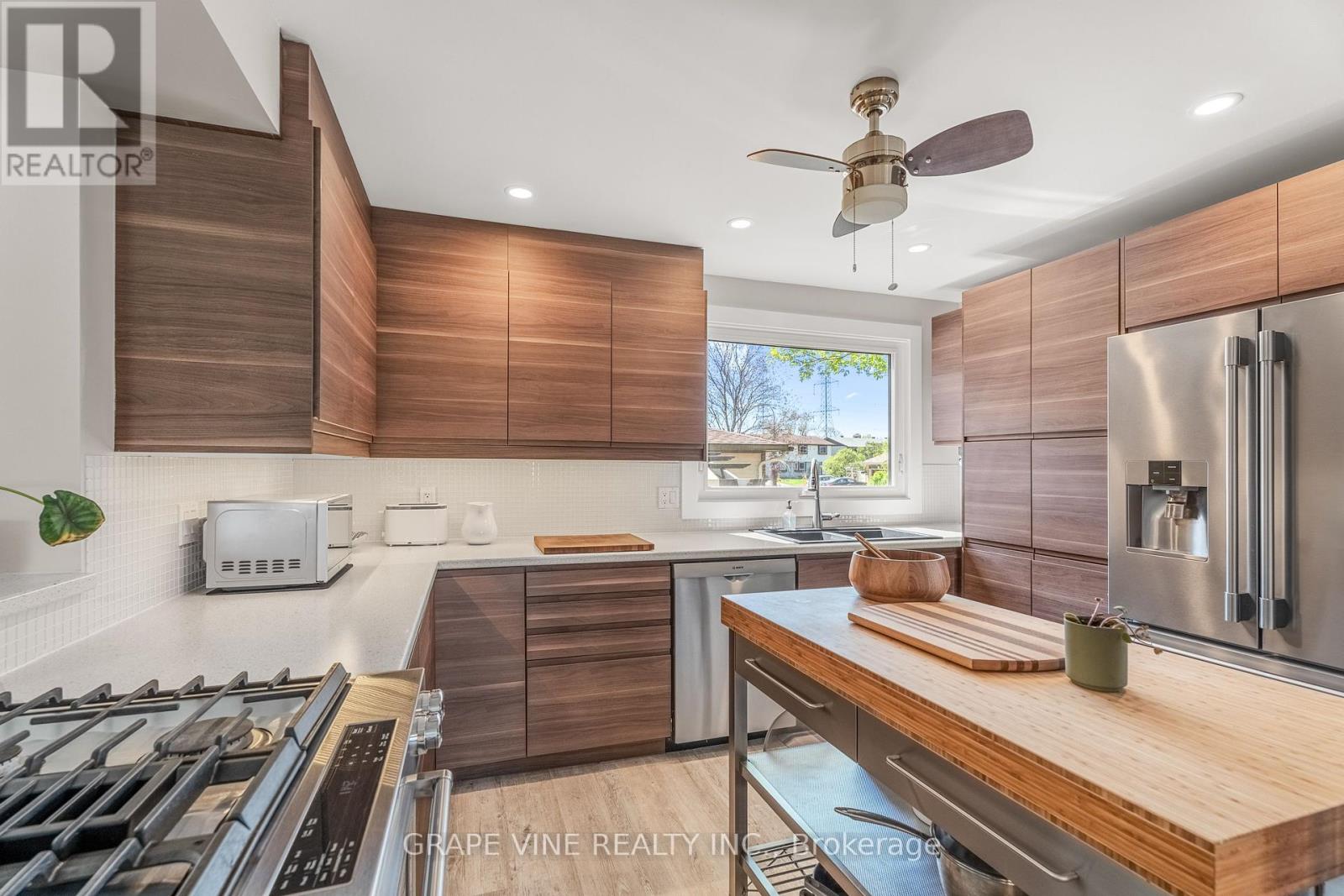 406 Woodfield Drive, Ottawa, Ontario  K2G 3W9 - Photo 10 - X12142966
