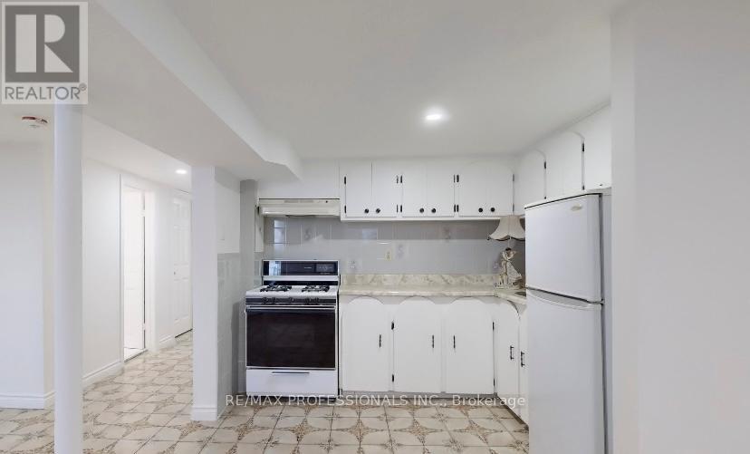 Lower - 20 Navenby Crescent, Toronto, Ontario  M9L 1B2 - Photo 5 - W12142694