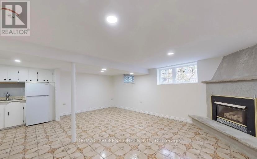 Lower - 20 Navenby Crescent, Toronto, Ontario  M9L 1B2 - Photo 4 - W12142694