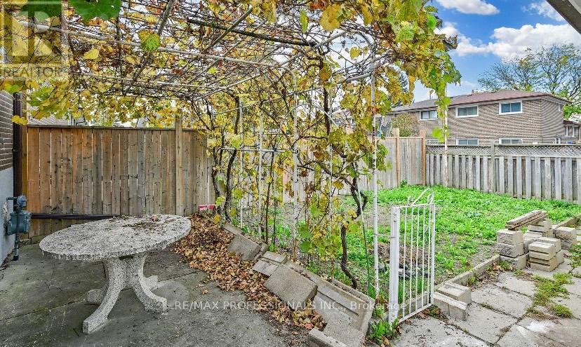 Lower - 20 Navenby Crescent, Toronto, Ontario  M9L 1B2 - Photo 2 - W12142694