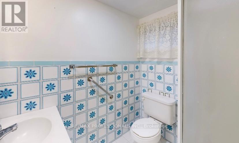 Lower - 20 Navenby Crescent, Toronto, Ontario  M9L 1B2 - Photo 10 - W12142694