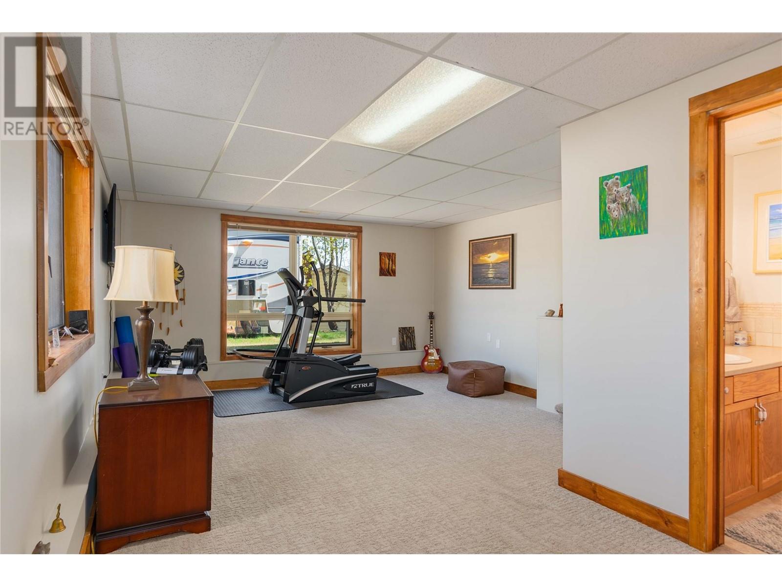 Property at 1577 Victoria Avenue image 4