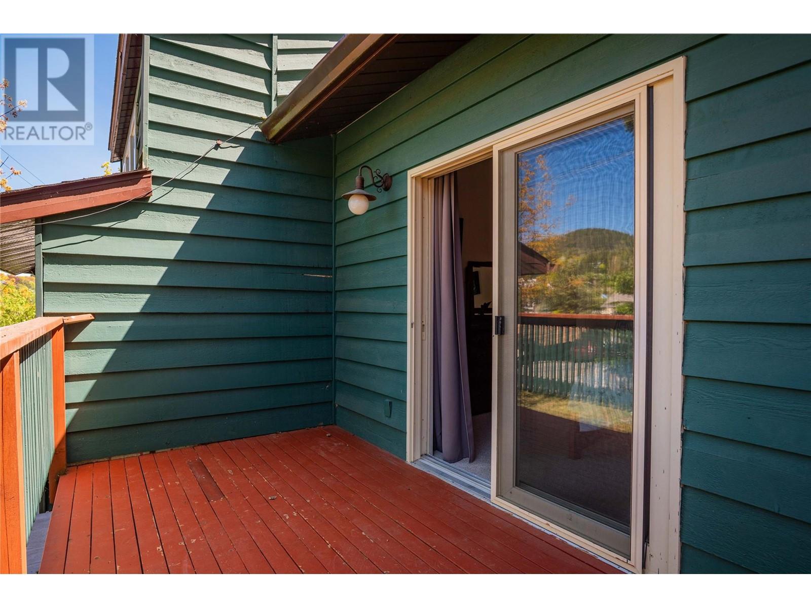 Property at 1577 Victoria Avenue image 3