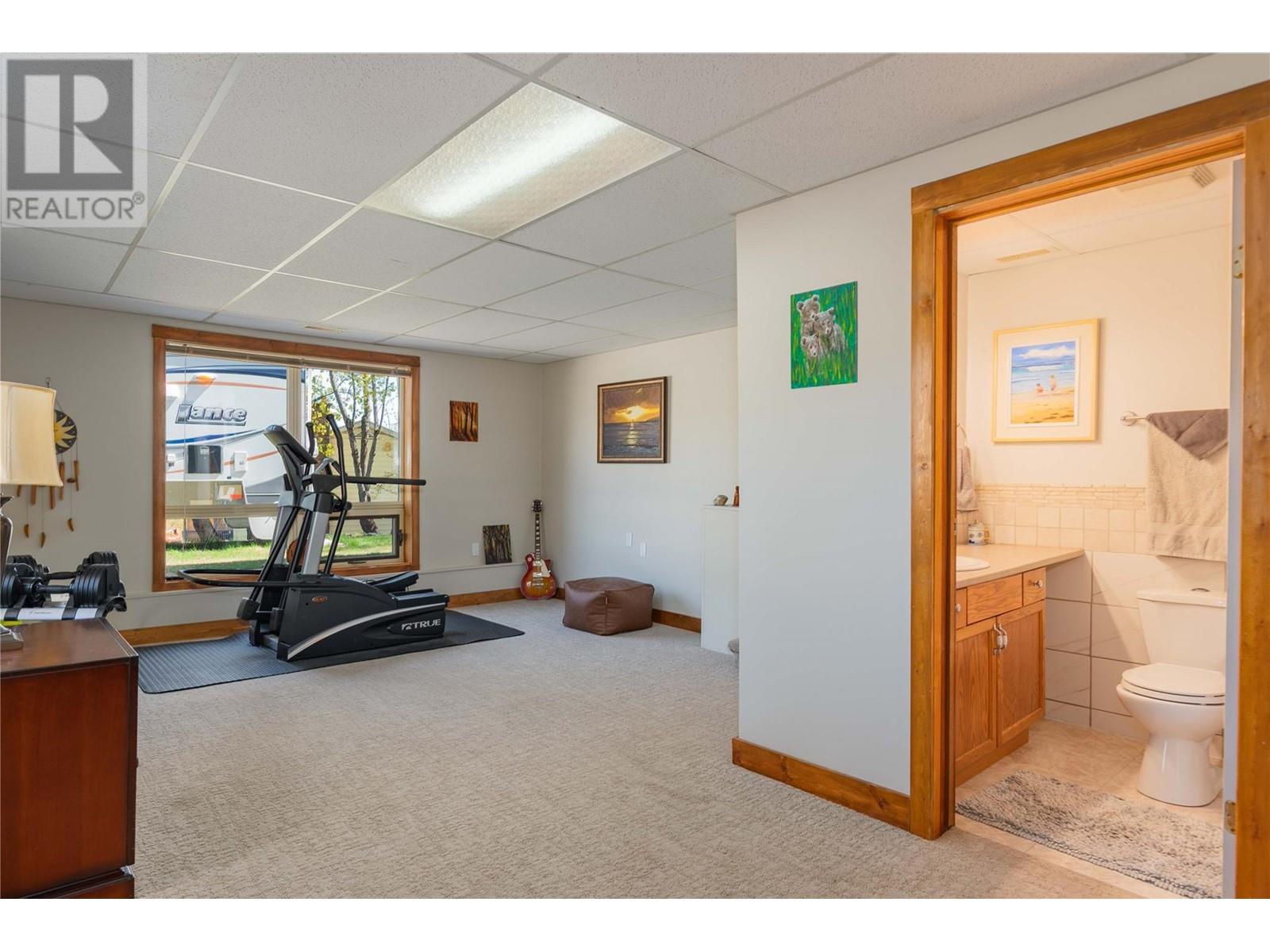 Property at 1577 Victoria Avenue image 5