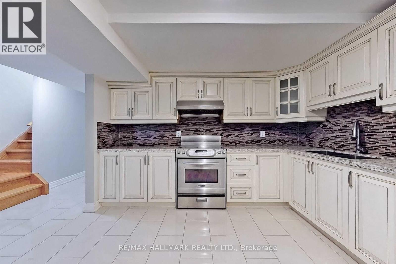160 Tower Hill Road, Richmond Hill, Ontario  L4E 4M1 - Photo 11 - N12142956