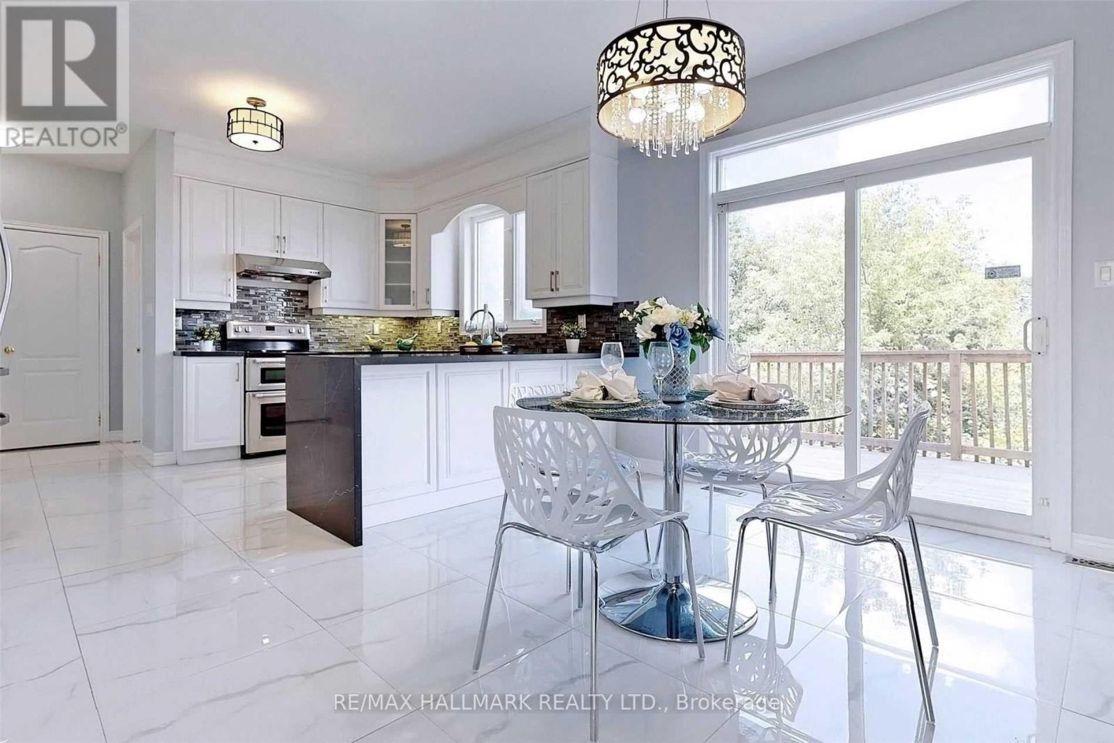 160 Tower Hill Road, Richmond Hill, Ontario  L4E 4M1 - Photo 12 - N12142956