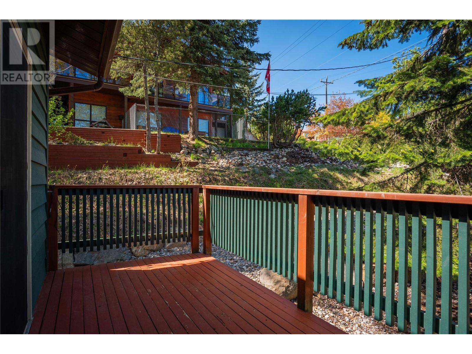 Property at 1577 Victoria Avenue image 1